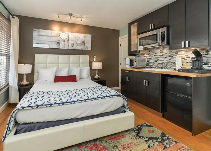 The Flagstone Boutique Inn&Suites