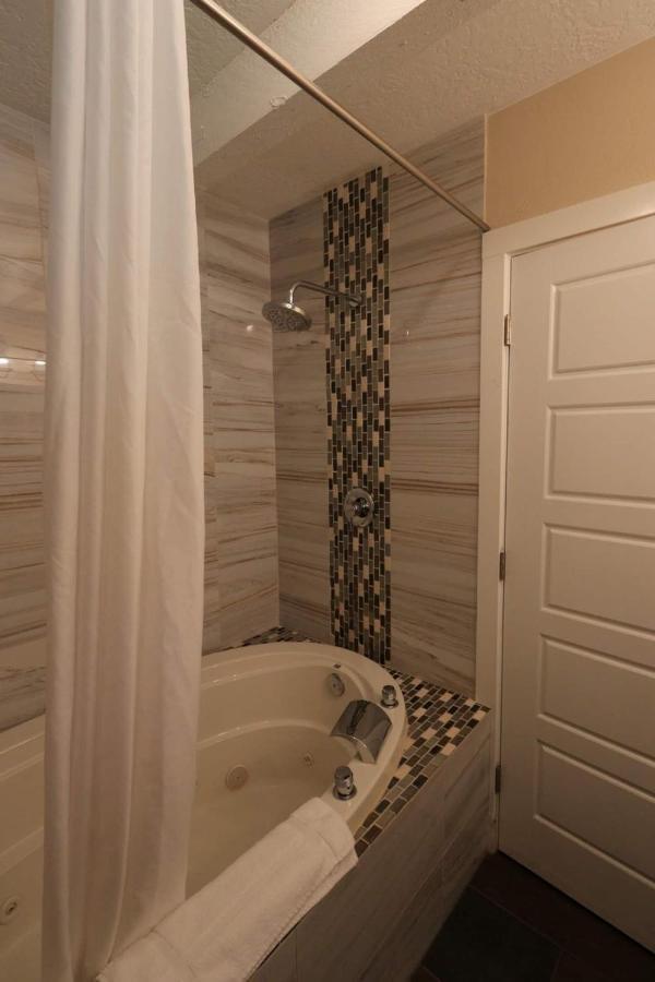 The Flagstone Boutique & 2* Kanab